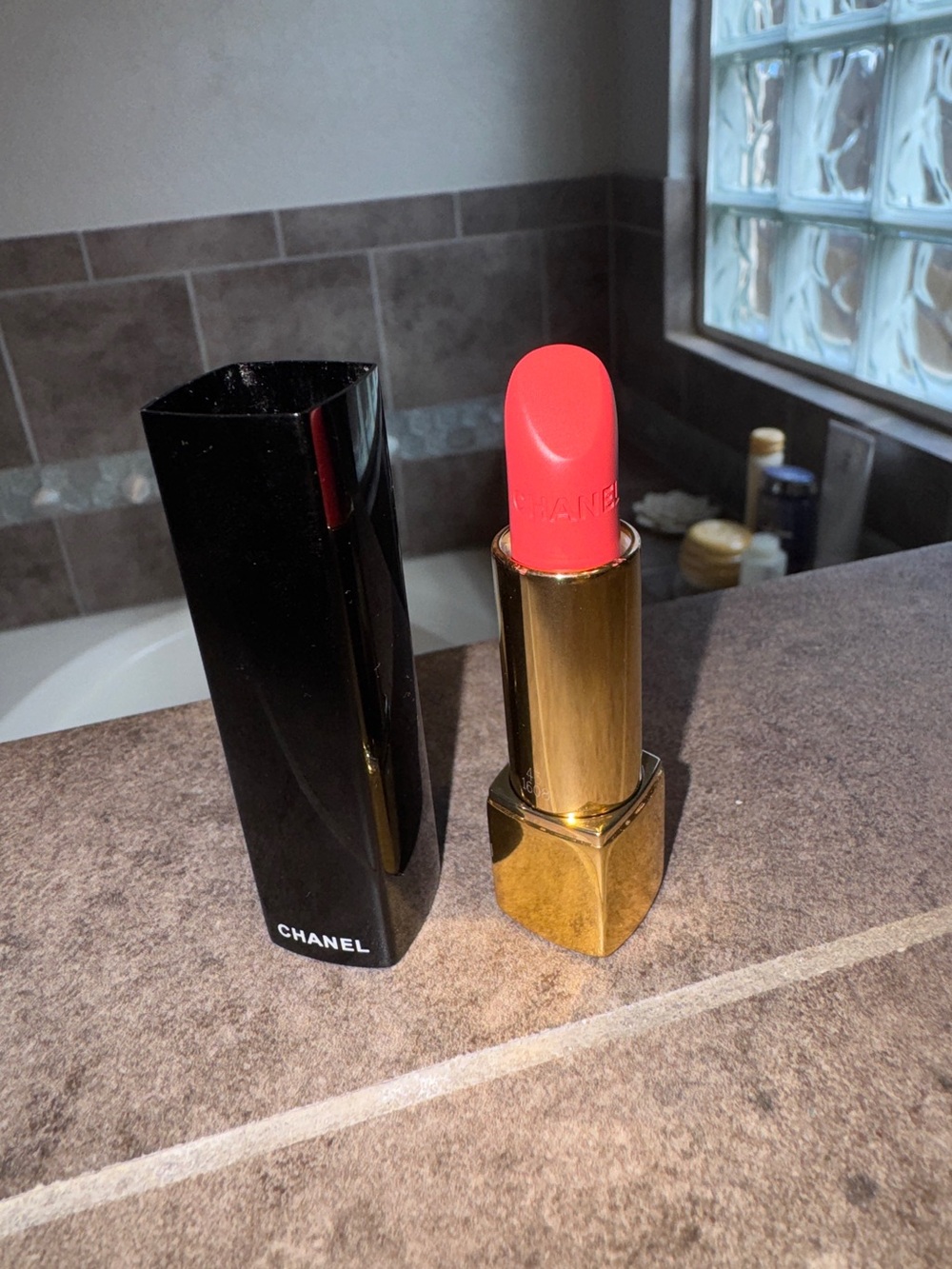 CHANEL Rouge Allure Velvet
Luminous Matte Lip Colour 43 La
Favorite
